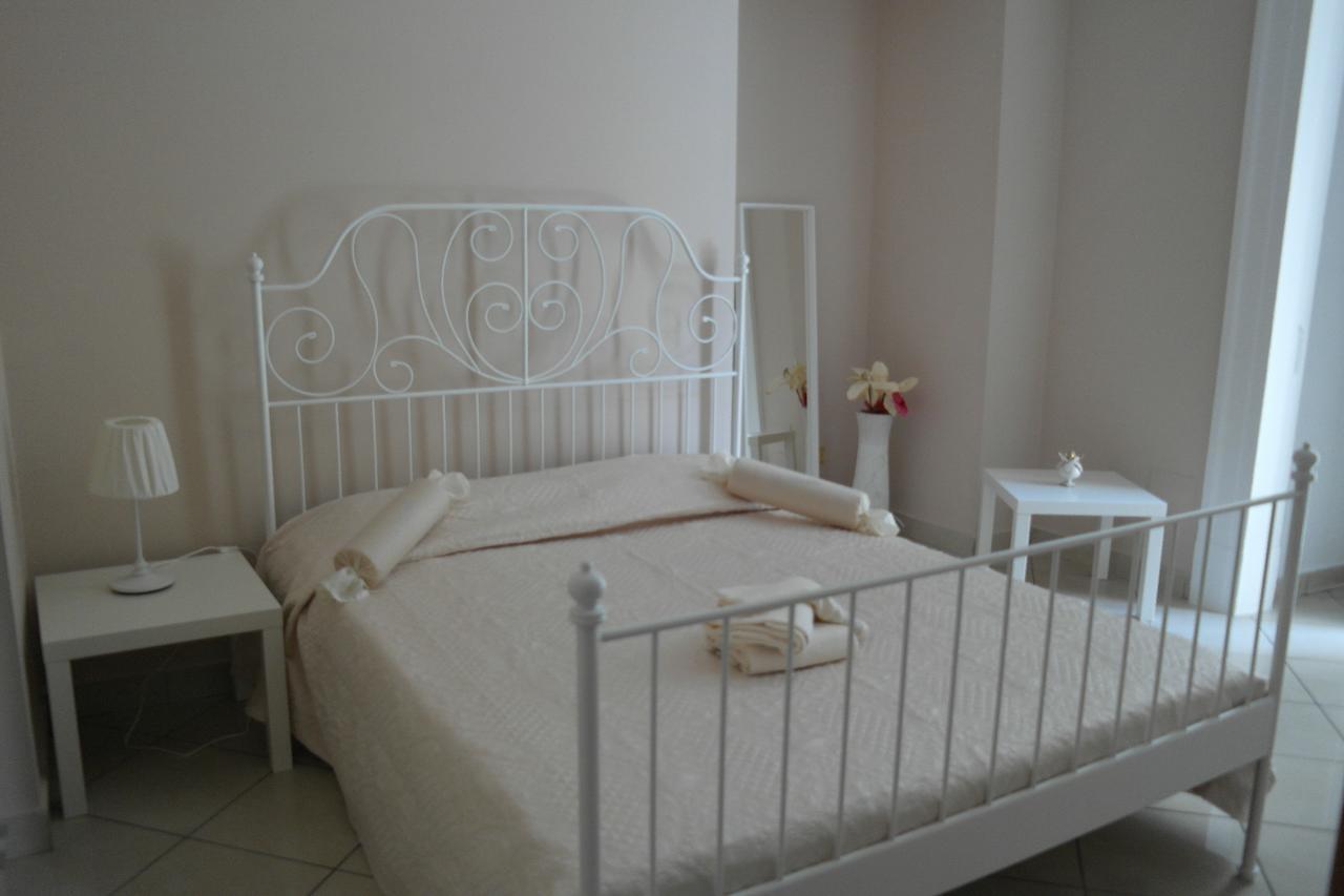 Bed and Breakfast A due passi da Dante Napoli Esterno foto