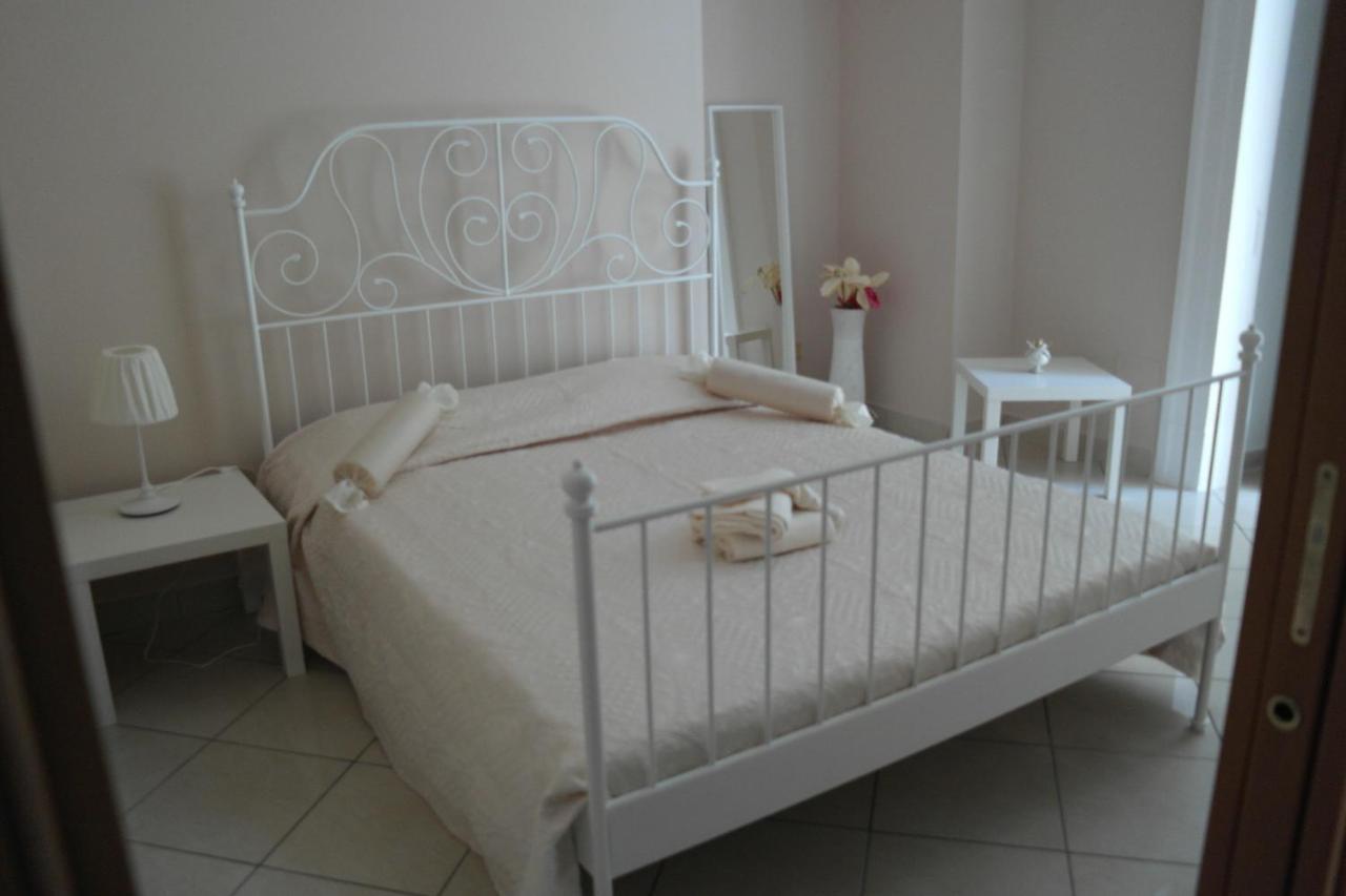 Bed and Breakfast A due passi da Dante Napoli Esterno foto