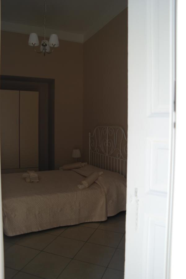 Bed and Breakfast A due passi da Dante Napoli Esterno foto